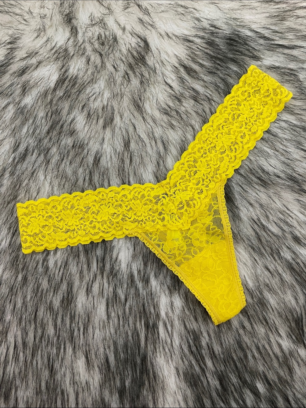 NWOT Victoria’s Secret The Lacie Stretch Lace Bright Yellow Thong Panty OSFA
